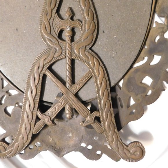 VINTAGE MEDIEVAL THEME BRASS MIRROR SWORDS AND SHIELDS DESIGN - Picture 9 of 16